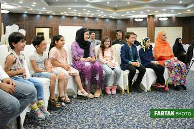 اجرای برنامه‌های شاد و با نشاط برای کودکان و نوجوانان 