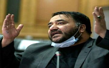 
مسئولین کمکی برای خروجی نمایشگاه داران کامیون به خارج از شهر کرمانشاه نمی‌کنند