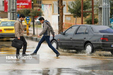 بارش باران و آب گرفتگی معابر در همدان + تصاویر