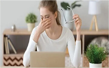 خستگی دوران پریود از کجا می‌آید؟ بررسی پنج عامل مهم
