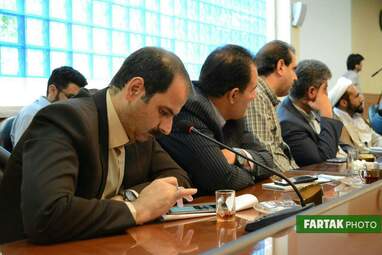 دیدار استاندار کرمانشاه و اعضای شورای اداری با نماینده ولی فقیه در استان