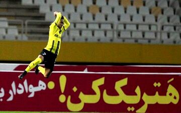 از استقلال پیشنهاد داشتم اما بابت چند بند قرارداد با آنها به توافق نرسیدم