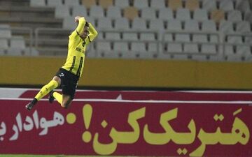 از استقلال پیشنهاد داشتم اما بابت چند بند قرارداد با آنها به توافق نرسیدم