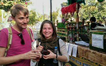 گردشگران فرانسوی در ایستگاه صلواتی! + عکس