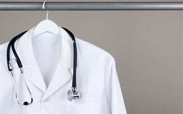 پزشکان ممنوع‌الخروج شدند؟ توضیحات تکمیلی وزارت بهداشت
