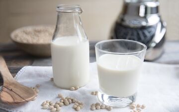اتفاقی که بعد از نوشیدن یک لیوان شیر در بدن ما می‌افتد