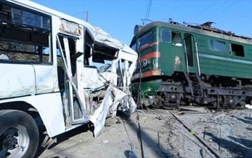 لحظه برخورد قطار با اتوبوس در سوئد 