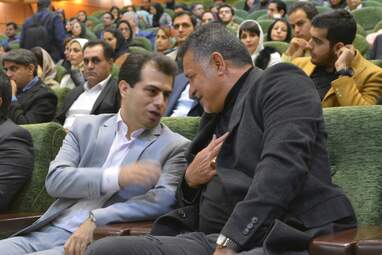 اهدای تندیس مهر حقوق بشر به علی دایی اسوره فوتبال ایران در کرمانشاه