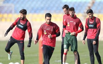 ۲ پیشنهاد برای ستاره پرسپولیس/ مانع میلیاردی برای جدایی یک سرخ‌پوش

