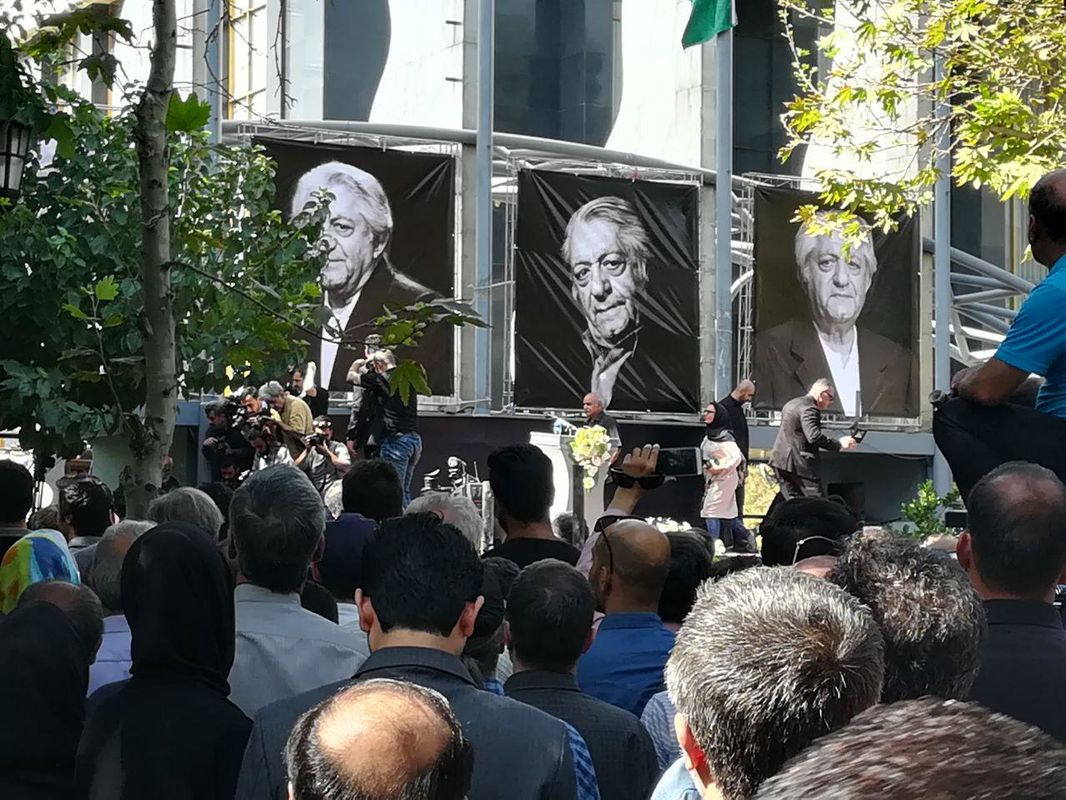 گزارش تصویری از مراسم تشیع استاد عزت الله انتظامی