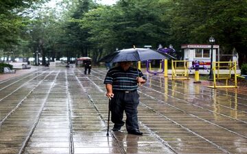 بارش باران در سواحل دریای خزر