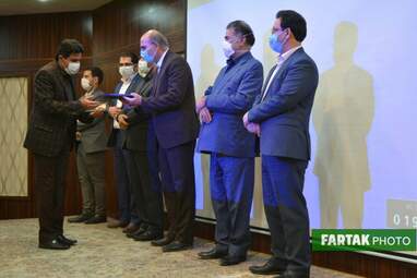 اهدا احکام مدیرکل، اعضای شورهای، مدیران کل و معاونان مرکز گسترش سازمان مقاومتی استان کرمانشاه