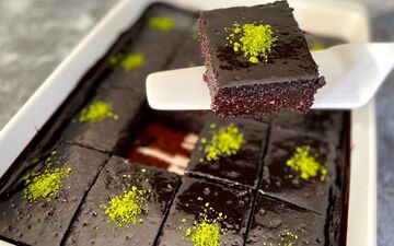 طرز تهیه کیک خیس سس دار| این کیک واقعا عالیه!