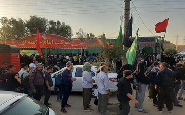

 توزیع روزانه ۱۰ هزار پرس غذا در بزرگترین موکب اوقاف استان در مرز خسروی

  

