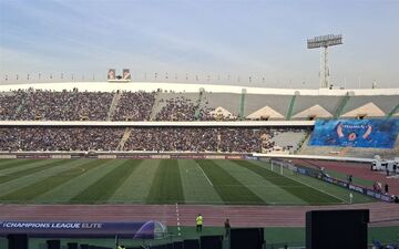 جنجال در آزادی؛ هواداران استقلال به برادران حیدری، صداوسیما و پروین تاختند!
