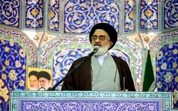امام‌ جمعه قم: ارتش و سپاه کوچکترین حرکت دشمن را با پاسخی سخت و کوبنده می‌دهد
