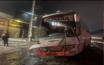 تصادف اتوبوس و کامیون در محور جاجرود؛ ۱۲ مصدوم و رهاسازی ۷ نفر از اتوبوس

