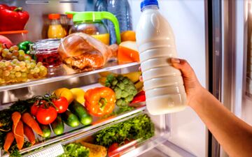هشدار | شیر را داخل درِ یخچال نگذارید
