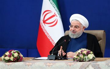 روحانی در دیدار خیرین: کمک به اقشار آسیب پذیر، وظیفه بزرگ همگانی است