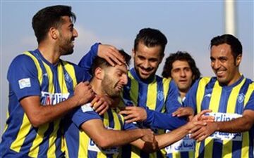 بازیکن پرسپولیسی جور استقلالی بزرگ را کشید