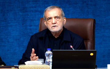 پزشکیان از نخست‌وزیر مالزی برای سفر به تهران دعوت کرد
