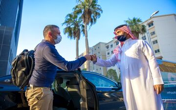 سرمربی فرانسوی التعاون وارد دوحه شد
