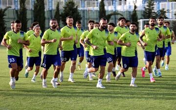 دردسر تازه برای استقلال؛ مربی آبی‌ها فعلا نمی‌تواند به ایران برگردد!
