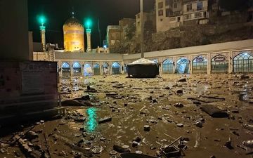 عکس| جاری شدن سیلاب و رانش زمین در امام‌زاده داوود (ع) 