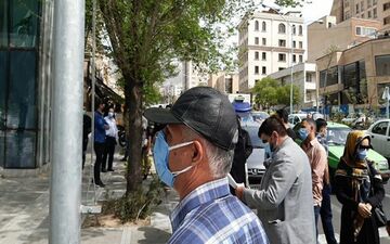 تجمع سهامداران مقابل بورس تهران + فیلم