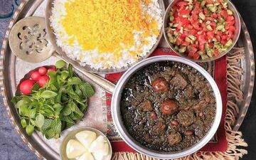 میدونی راز خوشمزگی قورمه سبزی مامان بزرگها چیه ؟ بیا تا بهت بگم