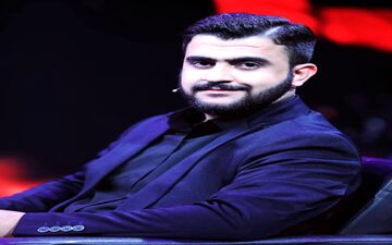 و باز کوچک مردی برخاست...