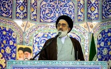 امام‌جمعه قم: حضور در ۲۲ بهمن‌ امسال "واجب عینی" است