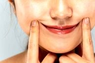 رفع خط خنده در خانه: کرم و مواد طبیعی مؤثر