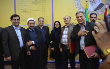 تجلیل از نادر دارستانی سردبیر فرتاک نیوز در آیین افتتاحیه سیزدهمین نمایشگاه کتاب در کرمانشاه