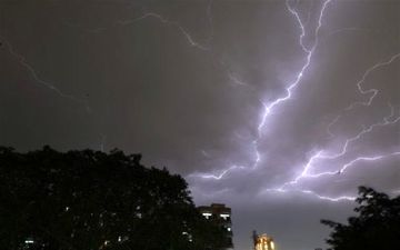 صاعقه جان یک مرد روستایی را در دهگلان گرفت