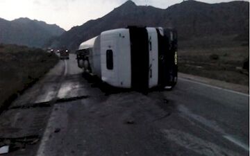 واژگونی یک تریلرنفت کش در پلدختر