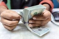افزایش قیمت دلار به ۲۰۴ هزار تومان در پی تحریم‌ها