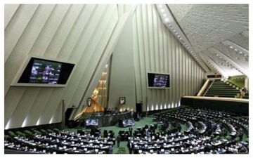 
آخرین وضعیت طرح استیضاح وزیر اقتصاد از زبان سخنگوی هیأت رئیسه مجلس 