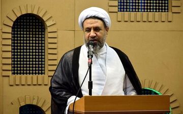 امام جمعه کرمان: عبور از سختی‌ها و رسیدن به عزت ملی تنها در سایه پیروی از ولایت‌فقیه محقق می‌شود