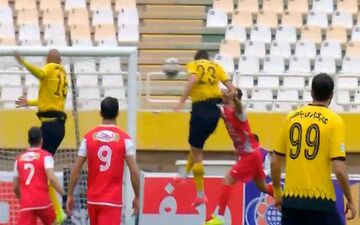 گل اول سپاهان به پرسپولیس با ضربه سر زیبای محمد مهدی محبی + ویدئو
