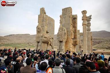  گردشگران نوروزی در تخت جمشید + تصاویر