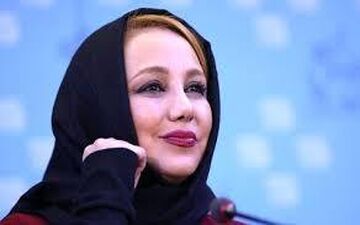  اروپا گردی خانم بازیگر با ظاهری خاص