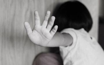 کودک آزاری بی‌رحمانه دختر 4 ساله به دست مادر و ناپدری اش