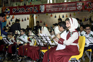شادپیمایی عروسک‌ها در سالن امام خمینی‌ کرمانشاه