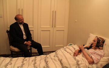 تبریک مدیر سینما به دو مادر سینما