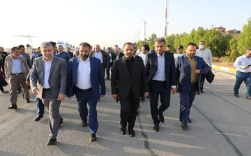 
بازدید وزیر اقتصاد از گمرکات اروند
