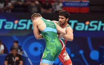 خداحافظی غیرمنتظره مدال آور جهانی کشتی ایران؛ وداع اشکبار با تشک کشتی بعد از شکست!