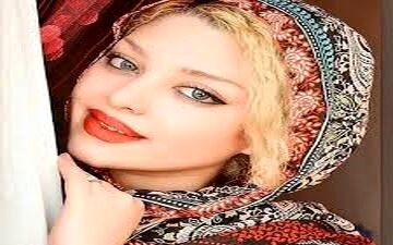 تیپ و حجاب عجیب بازیگر دورگه ایرانی هندی در حرم مطهر امام رضا