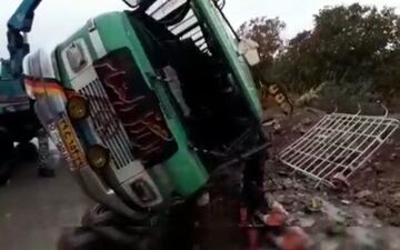 حادثه در جاده ساری – دودانگه؛ ۸ نفر در انحراف مینی‌بوس مصدوم شدند