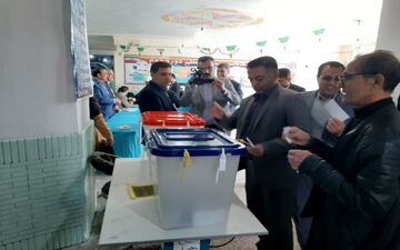 دادستان چرداول رأی خود را به صندوق انداخت‌